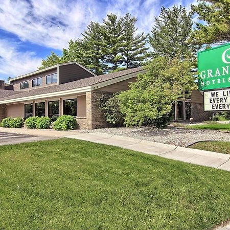 Blossom Hotel & Suites Traverse City Zewnętrze zdjęcie