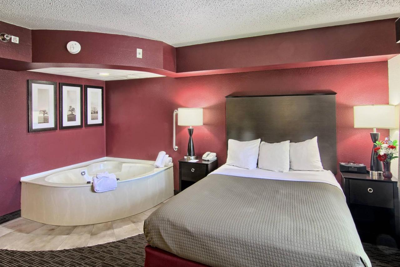 Blossom Hotel & Suites Traverse City Zewnętrze zdjęcie