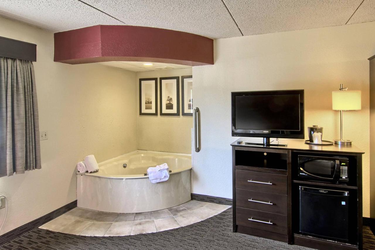 Blossom Hotel & Suites Traverse City Zewnętrze zdjęcie