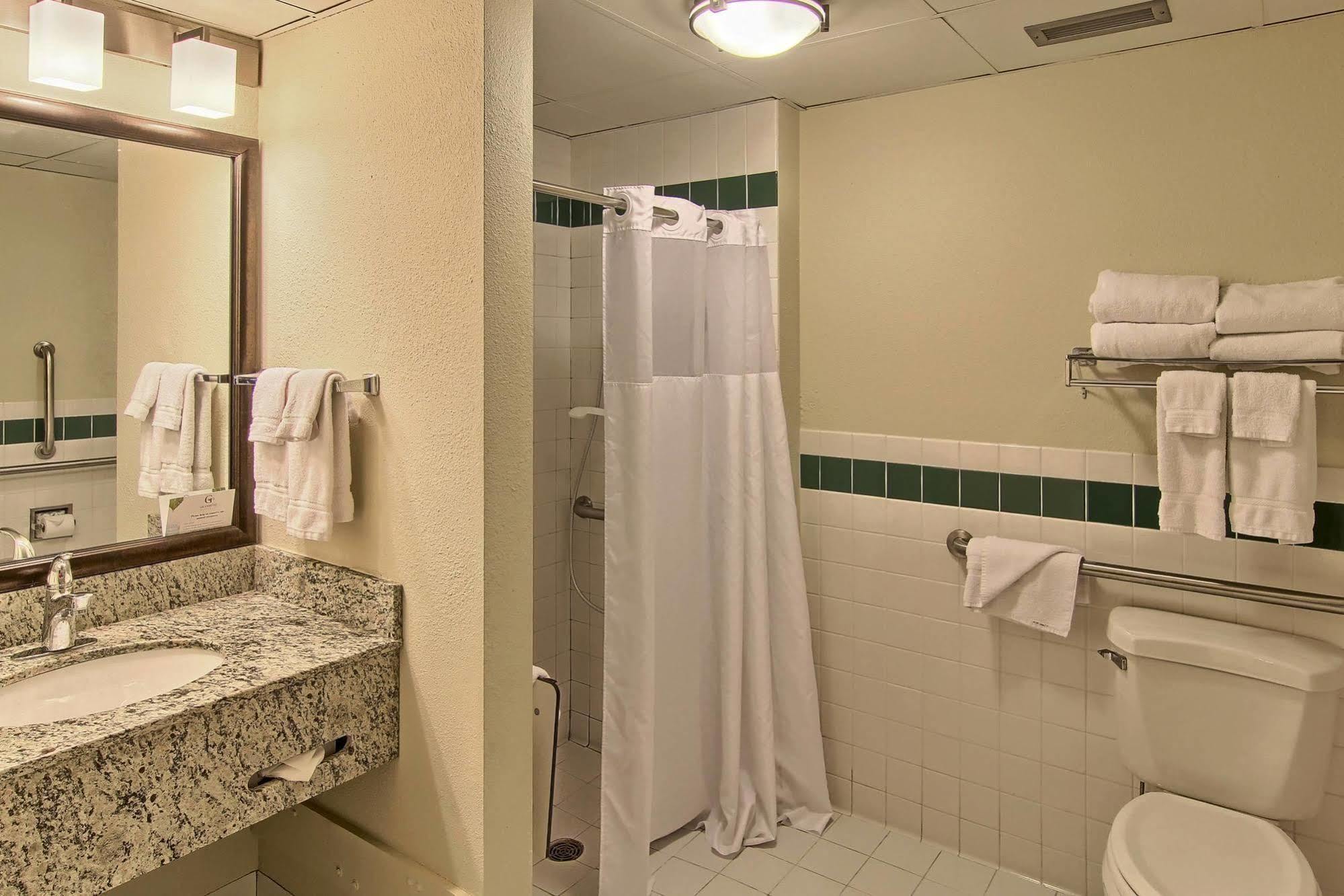 Blossom Hotel & Suites Traverse City Zewnętrze zdjęcie