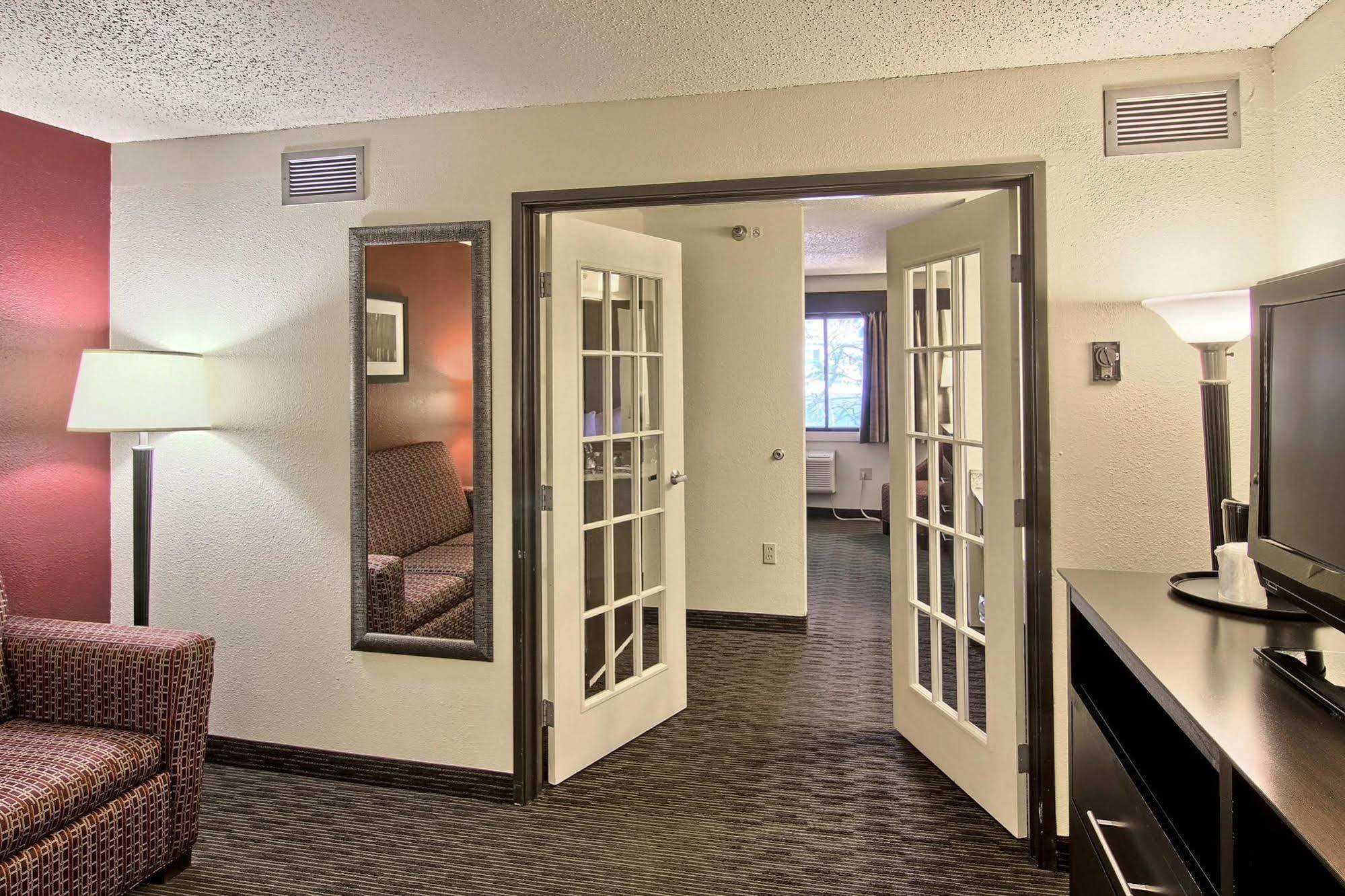 Blossom Hotel & Suites Traverse City Zewnętrze zdjęcie