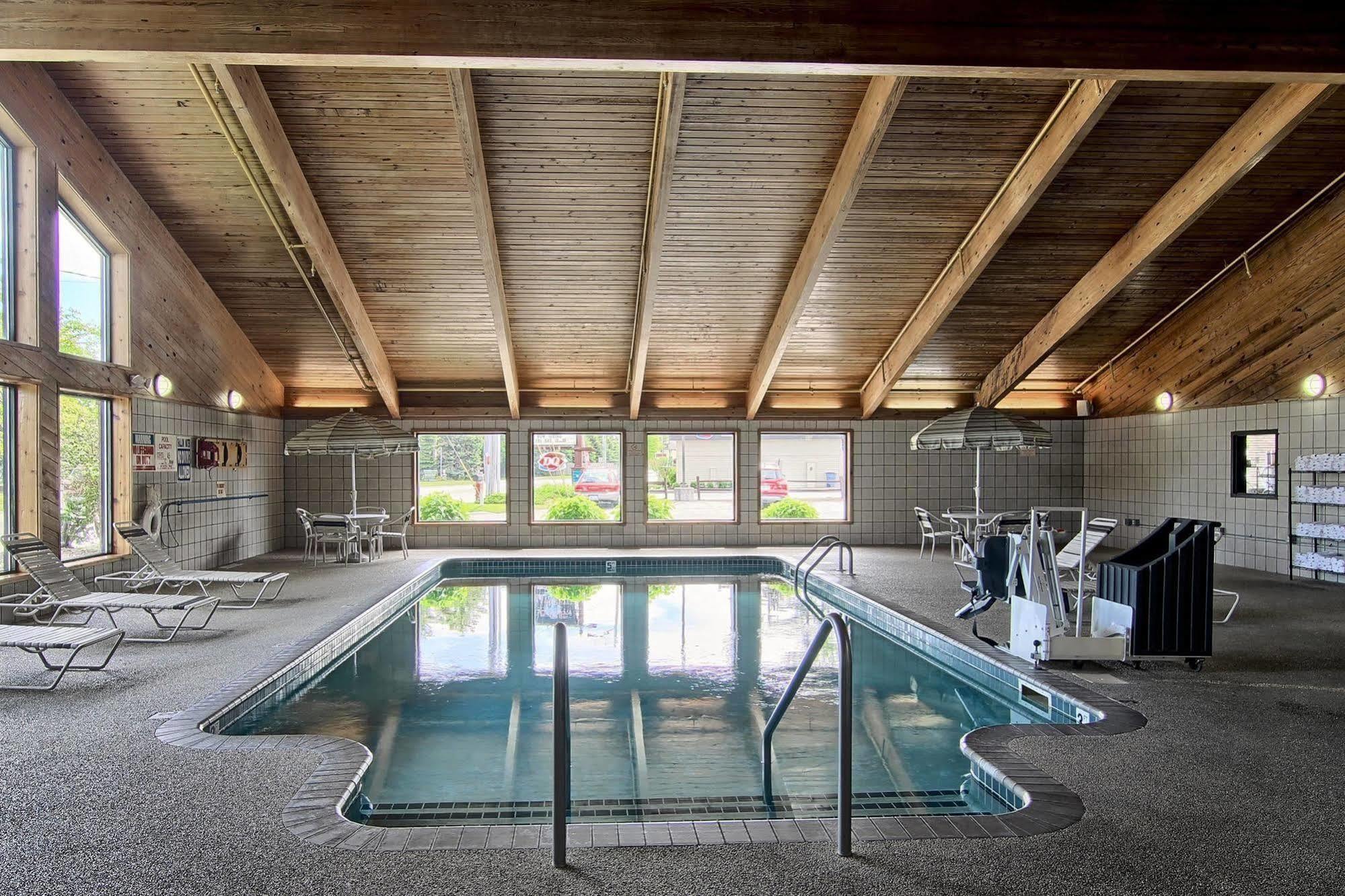 Blossom Hotel & Suites Traverse City Zewnętrze zdjęcie