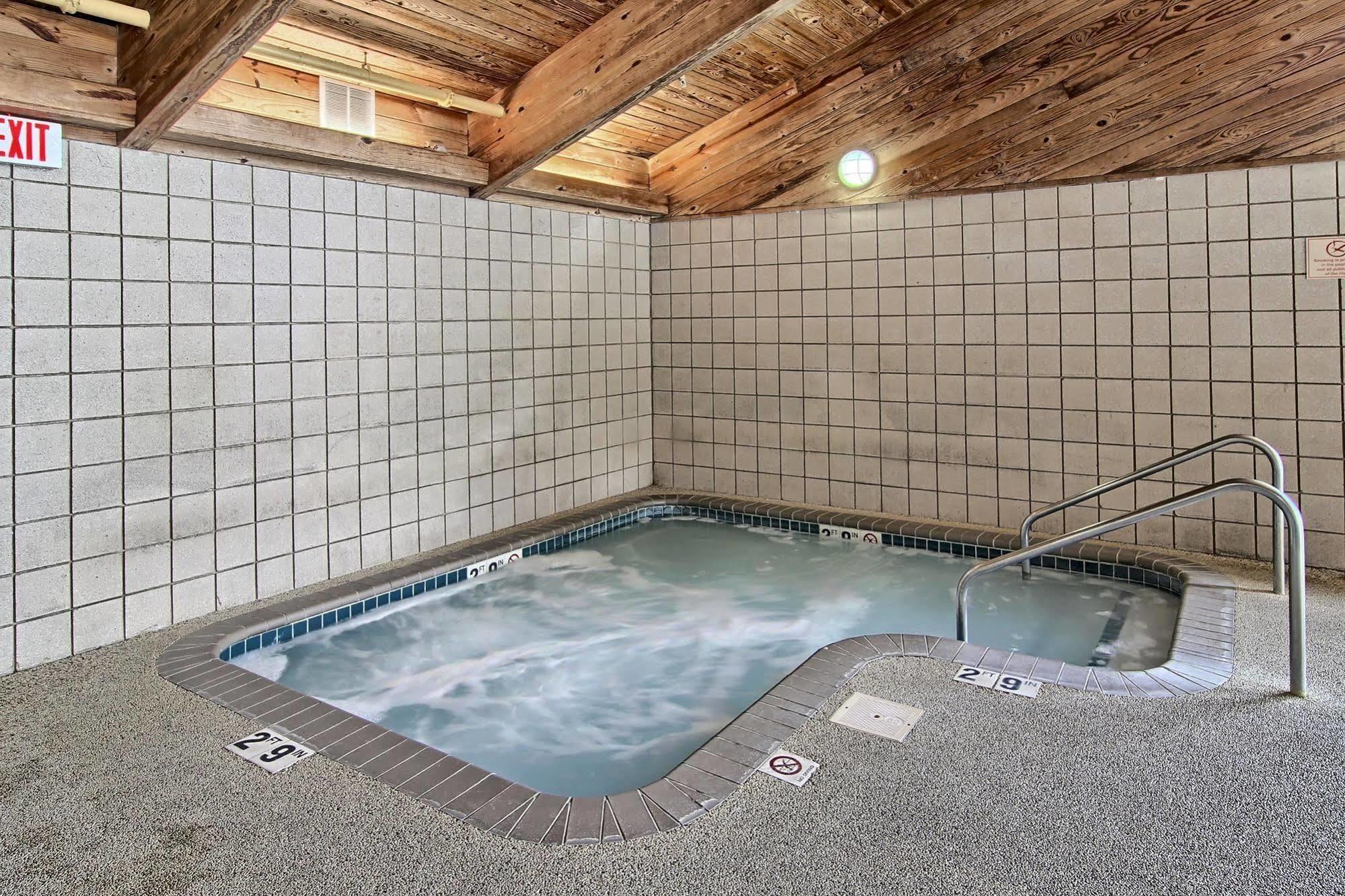 Blossom Hotel & Suites Traverse City Zewnętrze zdjęcie